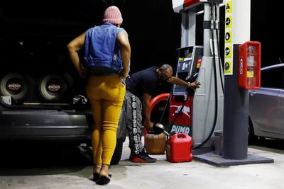Miles de clientes siguen sin luz en Puerto Rico por generación limitada - MarketData