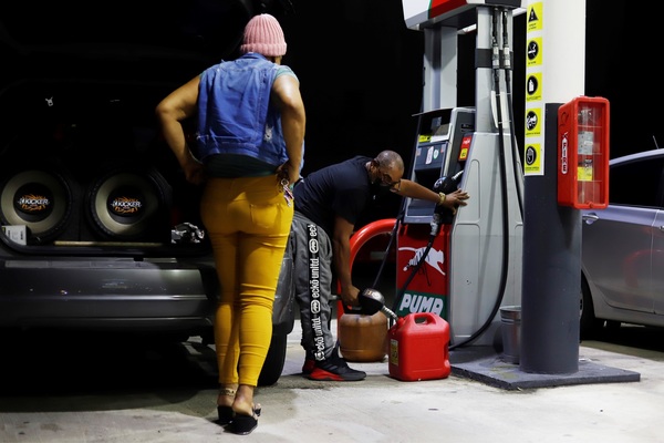 Miles de clientes siguen sin luz en Puerto Rico por generación limitada - MarketData