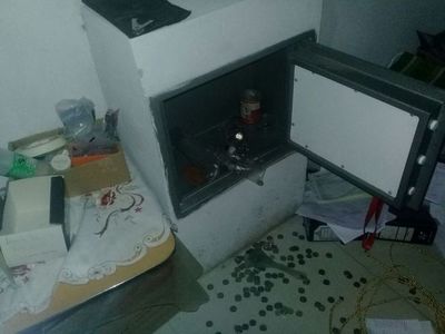 Hurtan G. 38 millones de una playa de vehículos de CDE - ABC en el Este - ABC Color