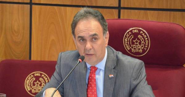 La Nación / Pedidos para aumento salarial deben ser solicitados por una adenda de Hacienda, dice Monges