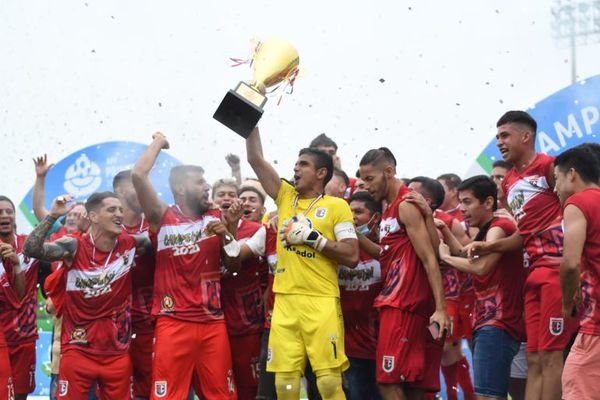 El General Caballero ZC levantó la copa - Fútbol de Ascenso de Paraguay - ABC Color
