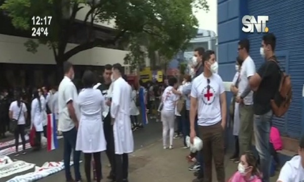 Médicos salen a calles hartos de las de promesas incumplidas - SNT