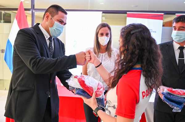 Abanderan a la Selección Paraguaya de Patinaje Artístico - .::Agencia IP::.