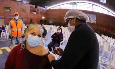 Salud insiste en vacunación anticovid y a estar preparados ante eventual rebrote - .::Agencia IP::.