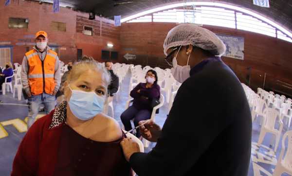 Salud insiste en vacunación anticovid y a estar preparados ante eventual rebrote - .::Agencia IP::.