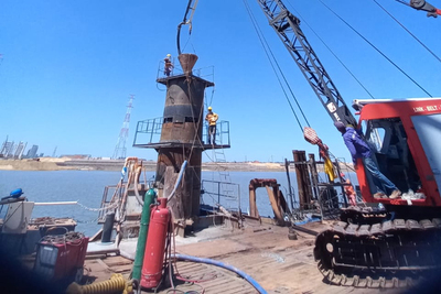 Puente Héroes del Chaco: continúa hormigonado de pilotes en el río