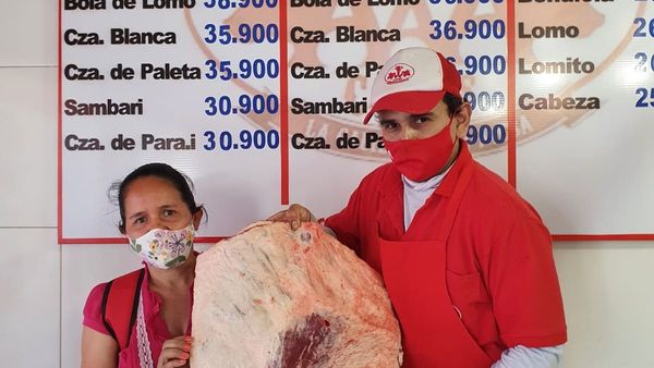 Doña ganó una costilla en sorteo y fue viral