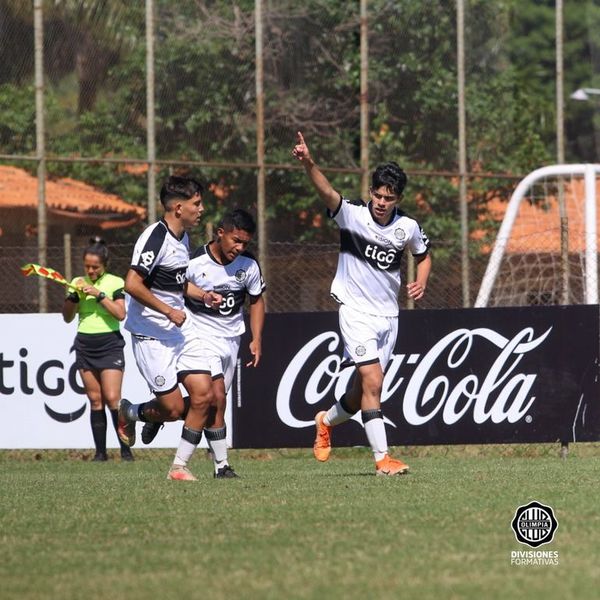 Olimpia sigue al frente de la Sub 15 con su nuevo escolta, Libertad - Fútbol - ABC Color