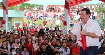 La Nación / Horacio Cartes reivindica fuerza colorada ante el ataque de sectores de la oposición