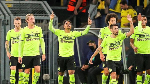 Donyell Malen ejerce de Haaland