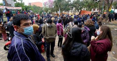 La Nación / Sindicatos docentes irán a paro desde el 1 de octubre, anuncian