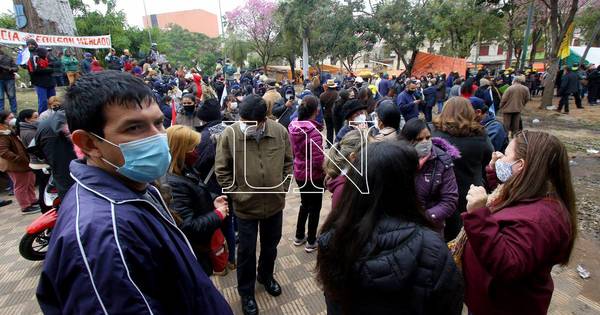 La Nación / Sindicatos docentes irán a paro desde el 1 de octubre, anuncian