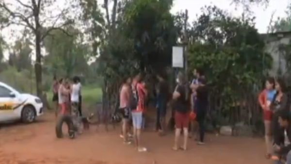 Intentó matar a su hijastra porque no le mostró con quién chateaba