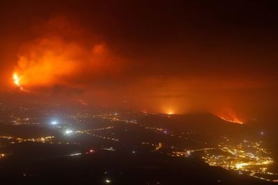 La colada de lava del volcán Cumbre Vieja alcanzó el mar