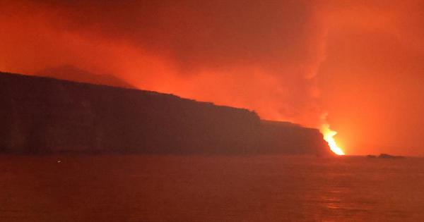 España: lava del volcán de La Palma llegó al mar