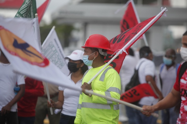 Sindicatos exigen un alza salarial en Panamá ante el alto costo de la vida - MarketData