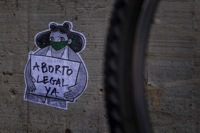 Aborto fatal en Mallorquín: feto fue hallado en una letrina y la madre murió en el hospital - ABC en el Este - ABC Color