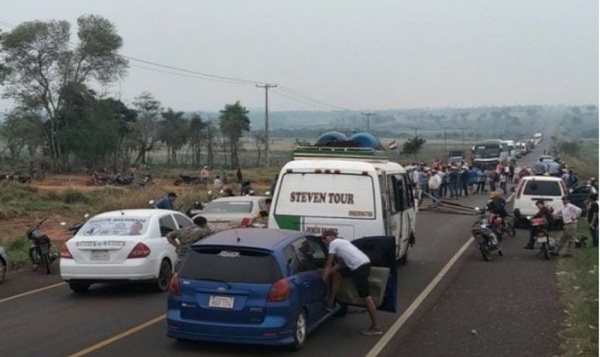 Cierres intermitentes de rutas se registran en varios puntos del país - ADN Digital