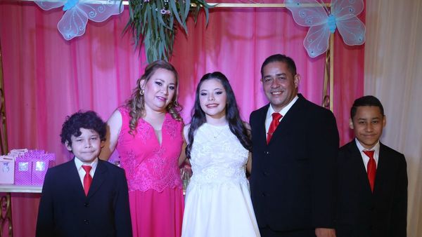 Los quince años de Milagros Aguilera