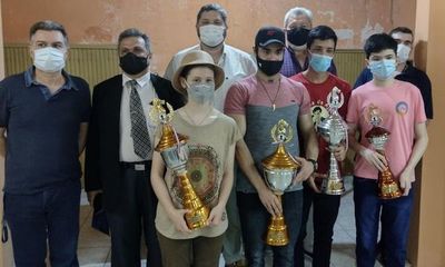 Ajedrez: Cantero, en el IRT del club Par de Alfiles - Polideportivo - ABC Color