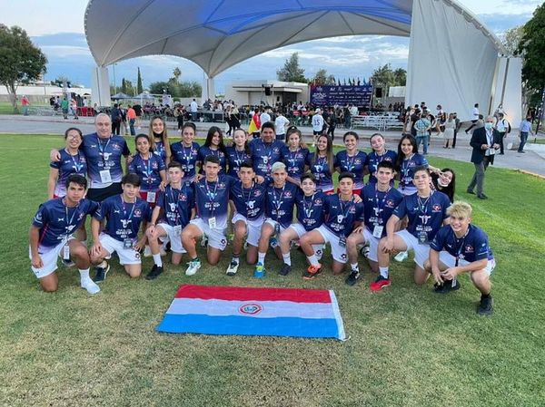 Una parte del equipo campeón mundial de pádel llegó al país - Polideportivo - ABC Color