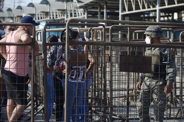 Un enfrentamiento entre bandas dejó 30 muertos y casi 50 heridos en una cárcel de Ecuador | Ñanduti