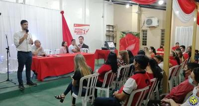 Conversatorio entre candidato a concejal y docentes en Luque •