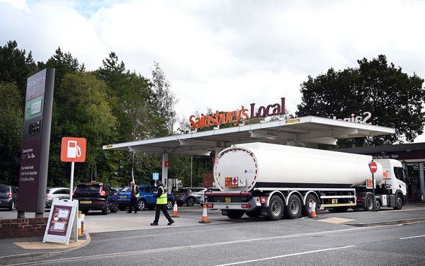 Soldados británicos reemplazarán a camioneros en crisis de carburante