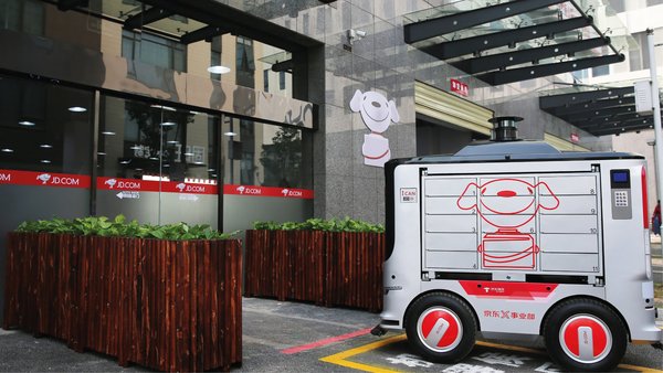 Robots de entregas amenazan los trabajos de millones de repartidores chinos