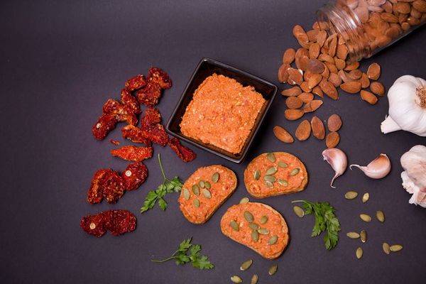 Sobrasada vegana de tomate y almendras para untar  sobre tostadas y más - Gastronomía - ABC Color