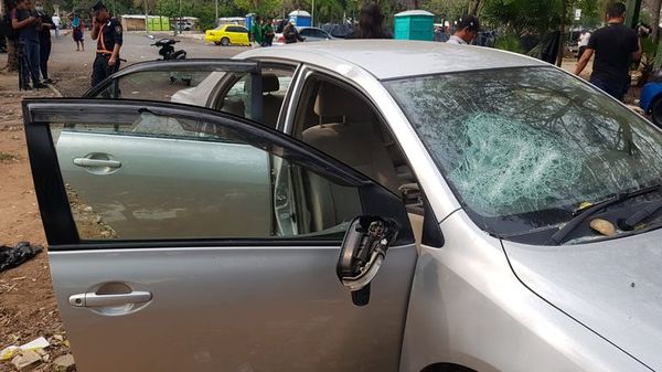 En medio de incidentes, vándalos salieron de la Chacarita y saquearon vehículos - Nacionales - ABC Color