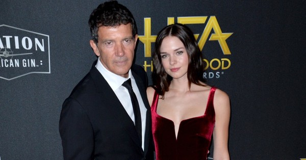 Hija de Antonio Banderas y Melanie Griffith solicita legalmente dejar de usar el apellido de su madre - SNT