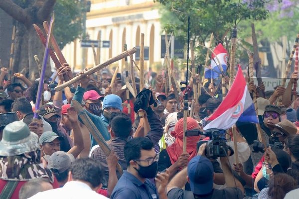 Crónica / Manifestación e incidentes en el Congreso en contra del proyecto de ley de invasiones