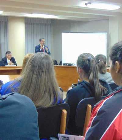 Profesional expuso sobre “Defensa de la soberanía energética del Paraguay” - La Clave