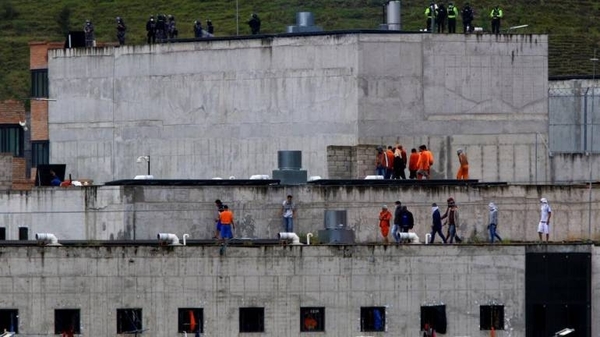 Diario HOY | Aumenta a 30 los presos muertos por motín en cárcel de Ecuador