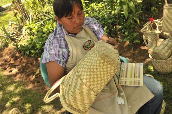 Mujeres Qom inauguran casa de artesanía   - Nacionales - ABC Color