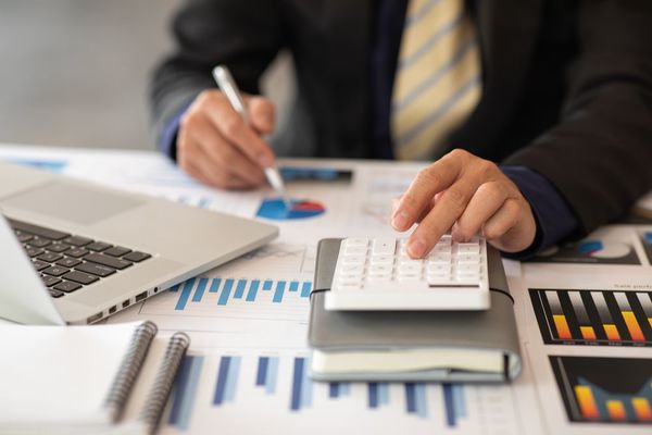 Hacienda garantiza aumento salarial para docentes, mientras suben de tono las manifestaciones desde varios sectores - MarketData