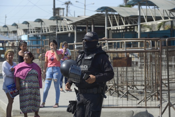 Las autoridades reducen al mínimo las actividades en la cárcel de Guayaquil tras una masacre - MarketData