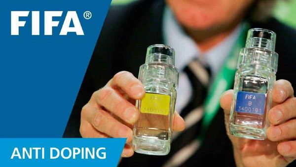 FIFA hizo controles a 354 jugadores en último año sin positivos