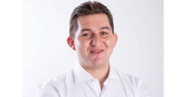 La Nación / Secretario de Prieto, de la pobreza a los lujos en tiempo récord