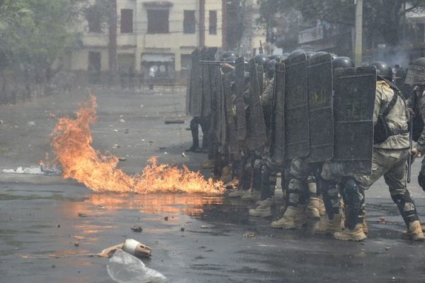 Reportan siete policías heridos durante protestas frente al Congreso - Nacionales - ABC Color