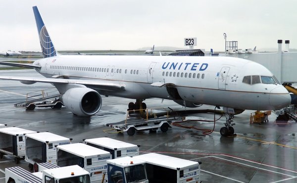 United Airlines despedirá a casi 600 trabajadores por negarse a vacunarse - .::Agencia IP::.