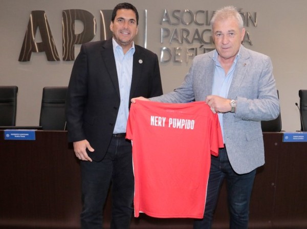 Visita de Nery Pumpido a la sede central de la APF - APF