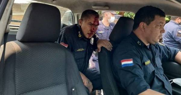 La Nación / Siete policías resultaron heridos tras los disturbios en inmediaciones del Congreso