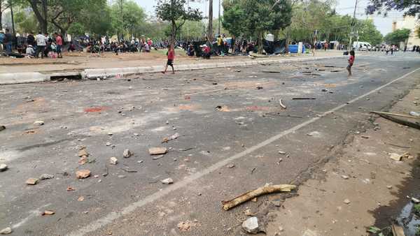 Vendedor fue herido durante incidentes frente al Congreso y podría perder un testículo - Megacadena — Últimas Noticias de Paraguay