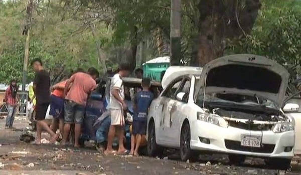 Diario HOY | Desconocidos aprovecharon incidentes para "carnear" vehículos en zona del Congreso