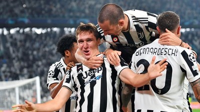 Juventus doblega al Chelsea para liderar el Grupo H