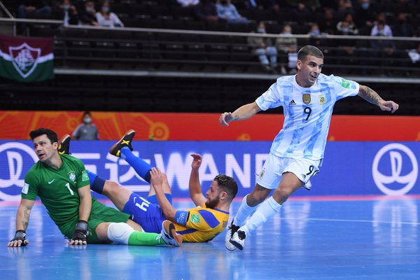Compacto: Argentina 2 - 1 Brasil