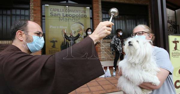 La Nación / Hermanos Capuchinos invitan a la tradicional bendición de mascotas