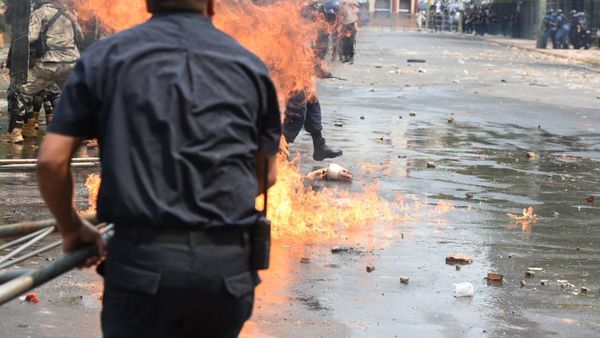 Vendedor pierde sus testículos tras recibir disparos de balines de goma